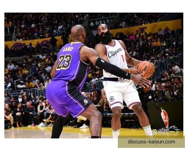 湖人詹姆斯关键时刻发力逆转快船赢得季后赛首胜