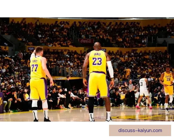 NBA最新动态：詹姆斯伤愈复出 湖人对阵勇士迎战关键时刻