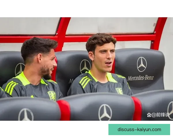 利兹联最新动态：球队转会与赛季备战全面解析